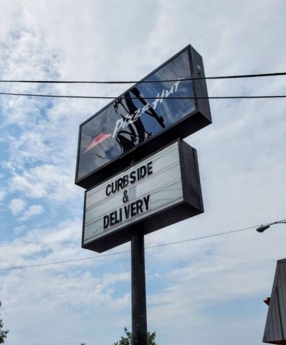 Double cabinet pole sign by Sun Sign Company at Pizza Hut, Ironton, OH