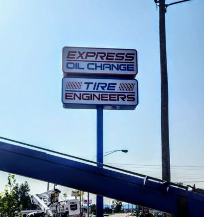Pole SIgn at Express Oil Change, Portsmouth, OH | Sun Sign Company
